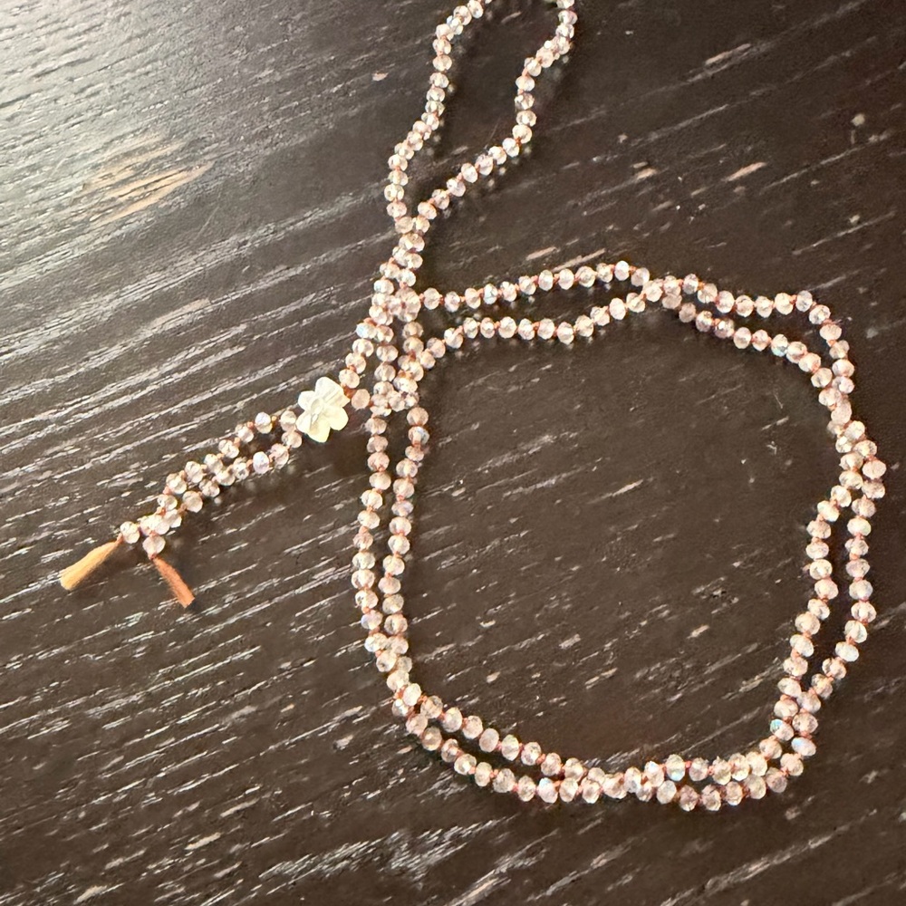 Elegant Pink Beaded Necklace with Flower Pendant - Picture 4 of 5